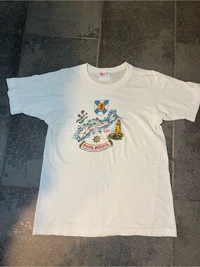 Vintage 1970s Nova Scotia Canadas Ocean Playground Map Souvenir T Shirt. Size M.
